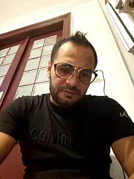 julian-112 online show from January 2026 10:28:02 PM