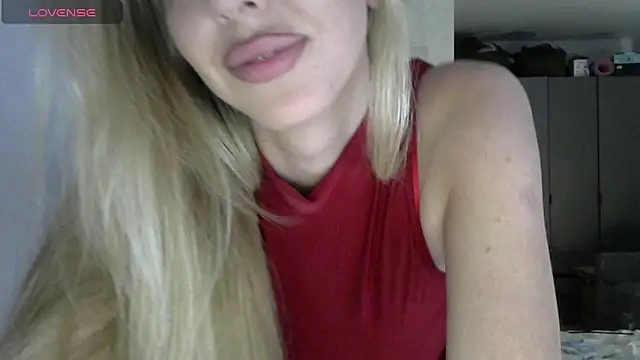 Snapshot of LizaSweetyq chatting on April 2026 12:09:01 PM LizaSweetyq online show from April 2026 12:09:01 PM