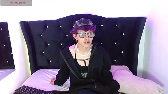 Snapshot of Angel_adrien chatting on January 2026 12:31:02 PM Angel adrien online show from January 2026 12:31:02 PM