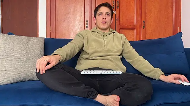 Enzho liam online show from February 2026 03:43:01 PM