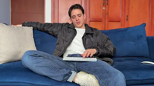 Enzho liam online show from March 2026 04:52:02 PM