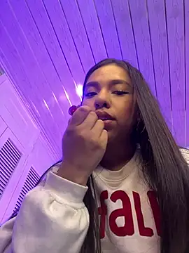 Snapshot of DulceRouss_ chatting on April 2026 11:50:01 AM DulceRouss online show from April 2026 11:50:01 AM