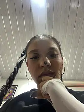 Snapshot of DulceRouss_ chatting on March 2026 12:41:02 PM DulceRouss online show from March 2026 12:41:02 PM