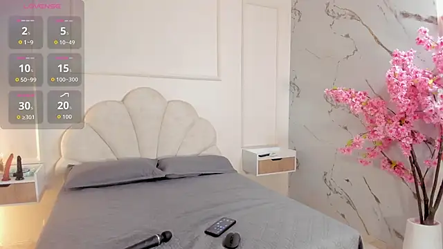 Yasminbrattz online show from February 2026 11:33:01 AM