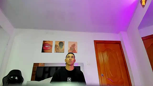 Liamsubtle01 online show from May 2026 04:01:02 PM