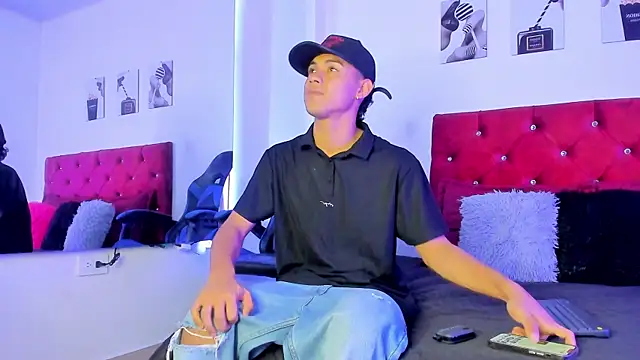 Liamsubtle01 online show from April 2026 02:01:01 AM