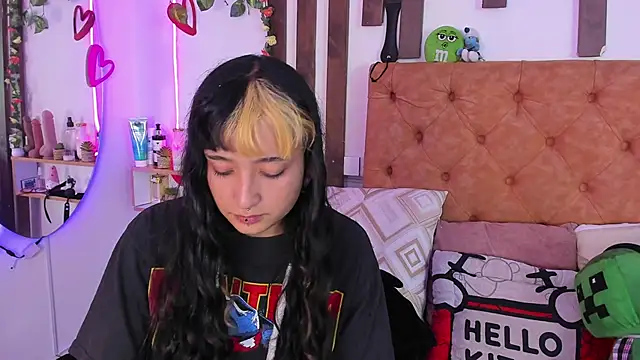 MeowMota  online show from April 2026 06:21:01 PM