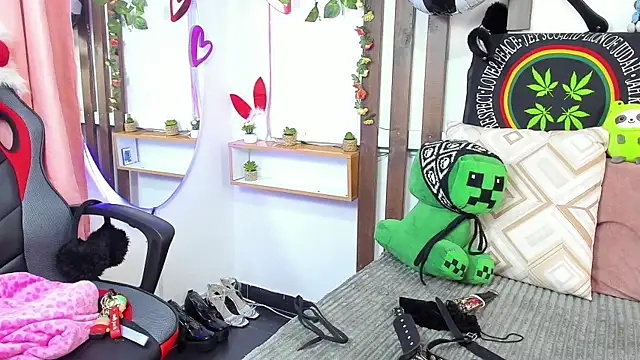 Snapshot of MeowMota_ chatting on July 2026 06:38:01 PM MeowMota online show from July 2026 06:38:01 PM