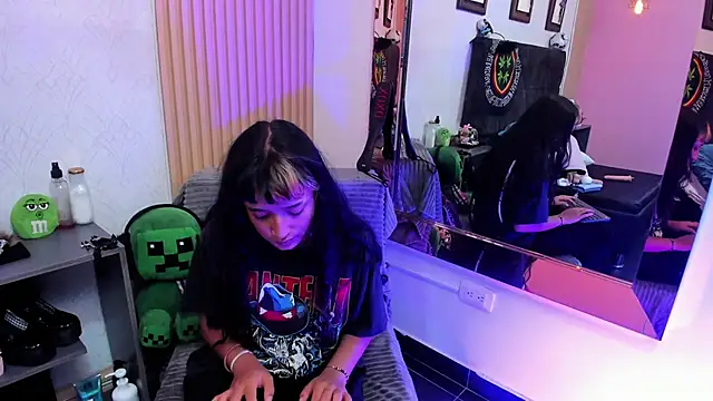 Snapshot of MeowMota_ chatting on June 2026 07:03:02 PM MeowMota online show from June 2026 07:03:02 PM