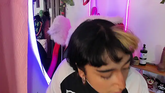 MeowMota  online show from May 2026 06:26:01 PM