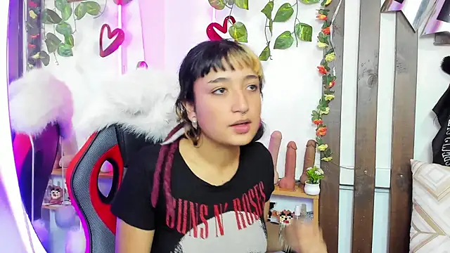 Snapshot of MeowMota_ chatting on June 2026 06:24:02 PM MeowMota online show from June 2026 06:24:02 PM