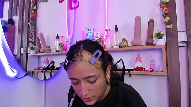 MeowMota  online show from April 2026 06:16:01 PM
