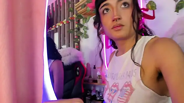 MeowMota  online show from May 2026 06:15:02 PM