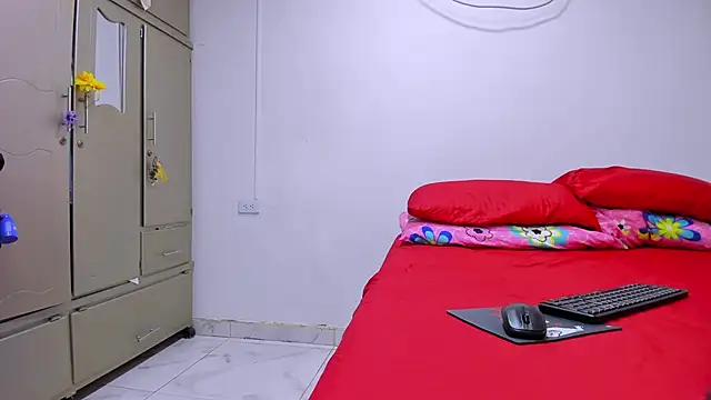 vennuss19 online show from April 2026 07:06:02 PM