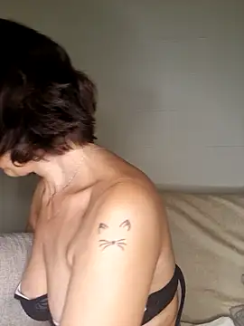 Snapshot of larizinha2026 chatting on February 2026 03:26:01 AM larizinha2026 online show from February 2026 03:26:01 AM