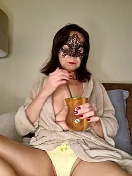 larizinha2026 online show from June 2026 05:21:02 PM