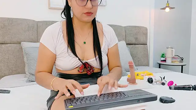 AlmaRose  online show from May 2026 01:08:02 PM