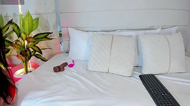 LunaKarther online show from March 2026 12:13:02 PM