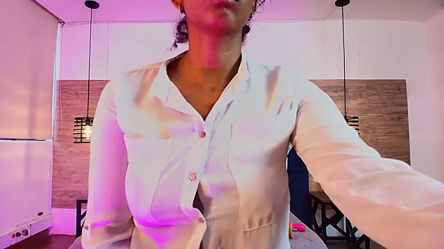 Snapshot of Ellie-Alves chatting on June 2026 05:07:01 PM Ellie-Alves online show from June 2026 05:07:01 PM