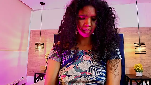 Snapshot of Ellie-Alves chatting on April 2026 04:33:01 PM Ellie-Alves online show from April 2026 04:33:01 PM