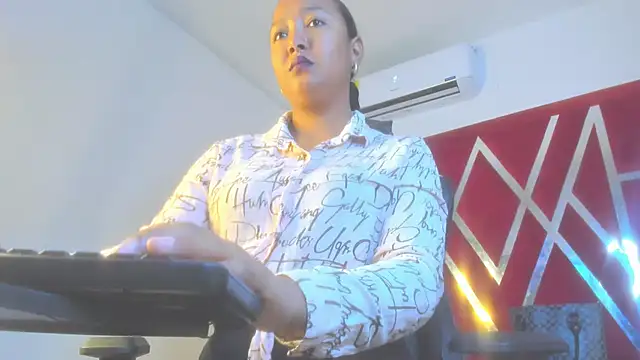 Snapshot of sweetdesireasm chatting on February 2026 08:29:02 PM sweetdesireasm online show from February 2026 08:29:02 PM