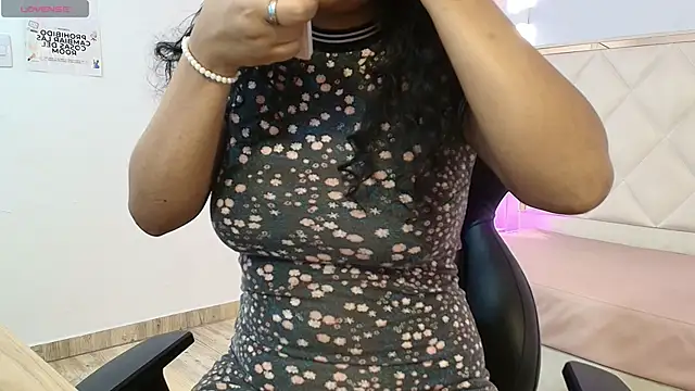 TATTI TAY online show from January 2026 07:39:01 PM