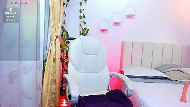 emily7  online show from January 2026 09:18:01 PM