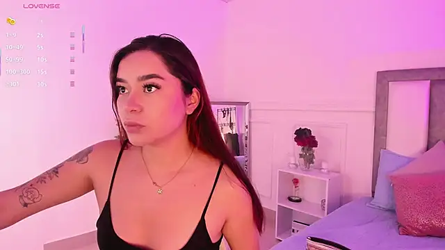 Leilafisherr online show from January 2026 01:47:01 PM