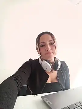 Snapshot of Alejandra_N chatting on June 2026 01:23:01 PM Alejandra N online show from June 2026 01:23:01 PM