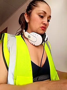 Snapshot of Alejandra_N chatting on February 2026 01:57:02 PM Alejandra N online show from February 2026 01:57:02 PM