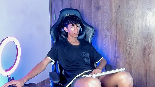 neitan miller  online show from April 2026 04:33:02 PM