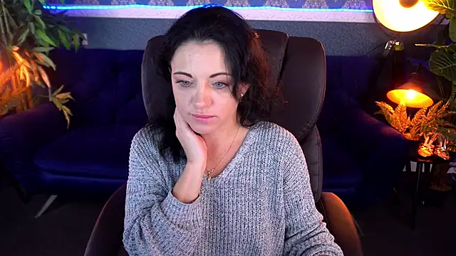 Snapshot of Dafni_Monn chatting on November 2025 06:45:02 AM Dafni Monn online show from November 2025 06:45:02 AM