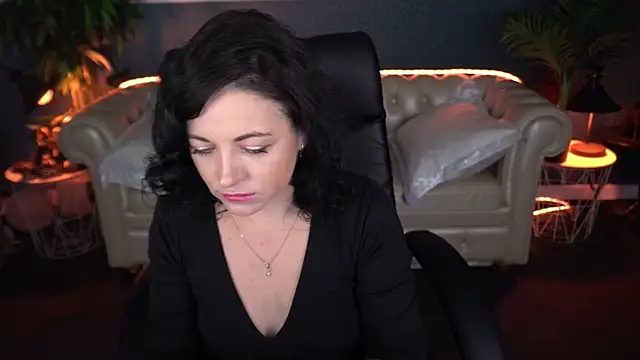 Dafni Monn online show from April 2026 05:42:01 AM