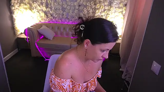 Dafni Monn online show from June 2026 09:27:01 AM
