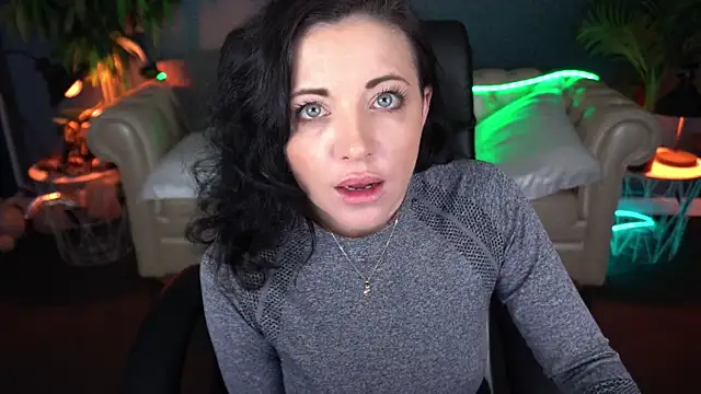 Dafni Monn online show from April 2026 05:53:02 AM