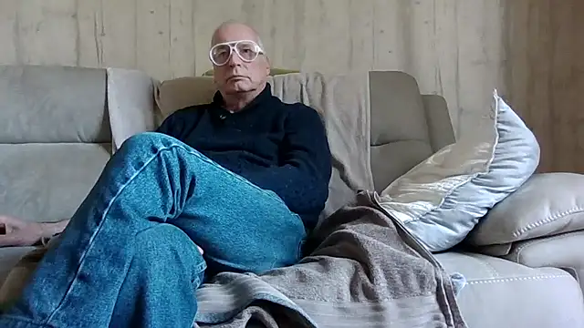 Helinetrav online show from March 2026 10:45:01 AM