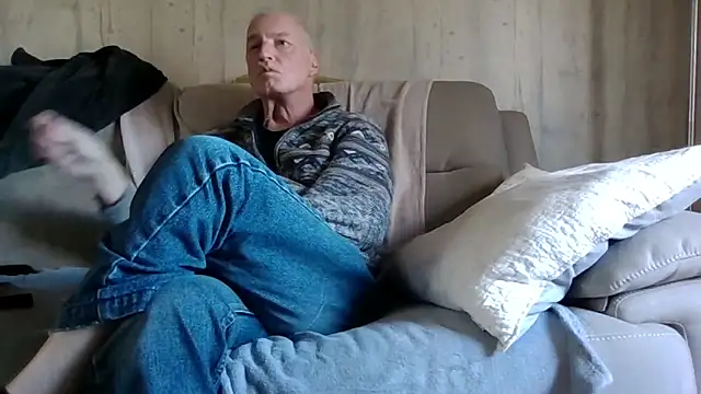 Helinetrav online show from March 2026 01:05:01 PM