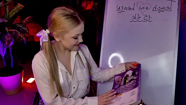 ChloeWhite online show from April 2026 09:45:01 AM