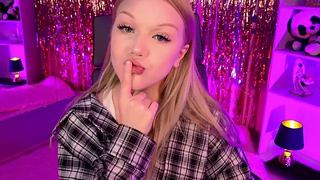 ChloeWhite online show from March 2026 04:08:02 PM