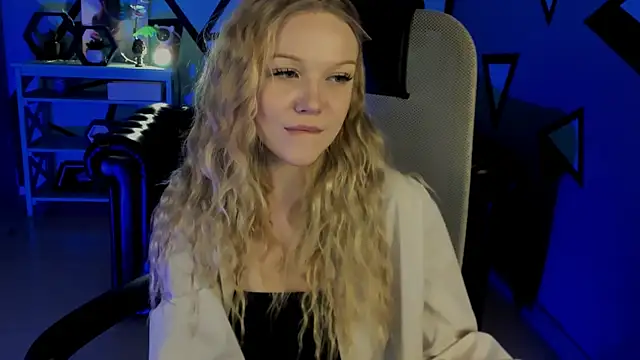 ChloeWhite online show from April 2026 11:23:02 AM