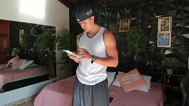 Snapshot of elliot_colton chatting on June 2026 08:28:01 PM elliot colton online show from June 2026 08:28:01 PM