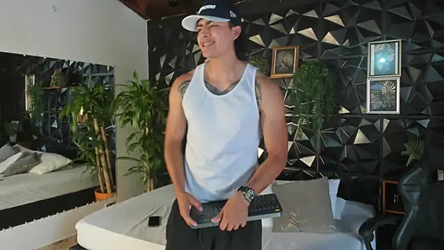 Snapshot of elliot_colton chatting on June 2026 08:19:02 PM elliot colton online show from June 2026 08:19:02 PM