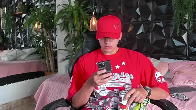 Snapshot of elliot_colton chatting on June 2026 06:14:01 PM elliot colton online show from June 2026 06:14:01 PM