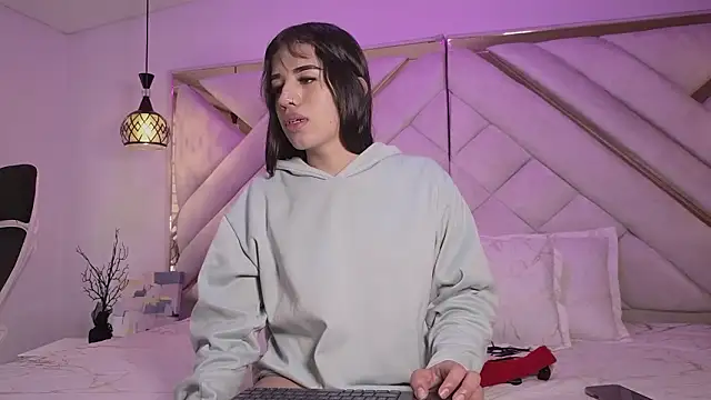 Snapshot of zoevg chatting on February 2026 12:32:01 PM zoevg online show from February 2026 12:32:01 PM