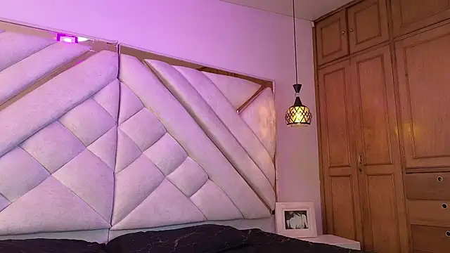 zoevg online show from March 2026 01:21:01 PM