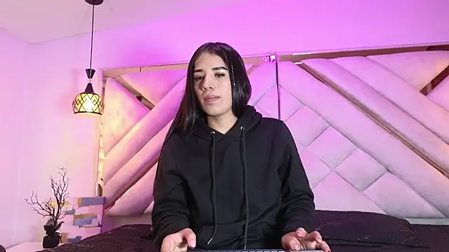 zoevg online show from March 2026 12:33:02 PM