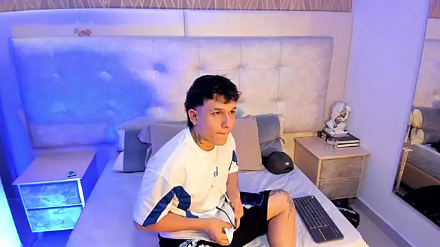 SamuParker online show from January 2026 03:43:02 AM