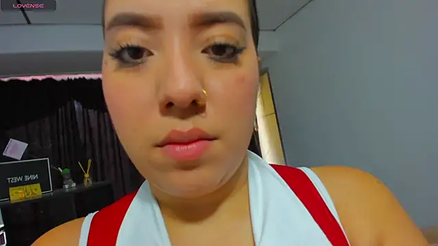 SophiiaRios  online show from May 2026 01:06:02 PM