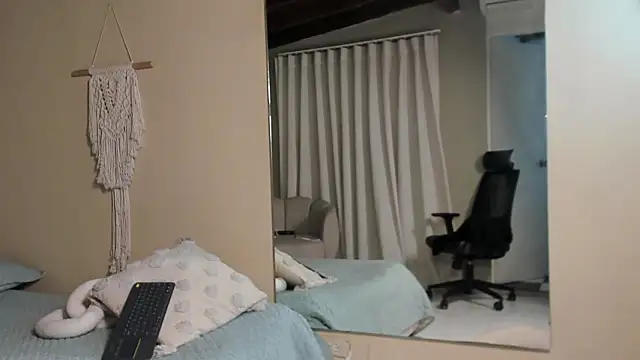 Snapshot of Thiago_moretti chatting on February 2026 02:39:02 PM Thiago moretti online show from February 2026 02:39:02 PM