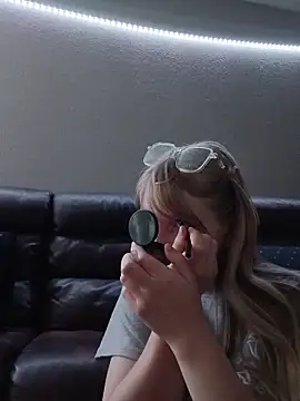 BunnySnowFlake online show from April 2026 12:22:02 AM